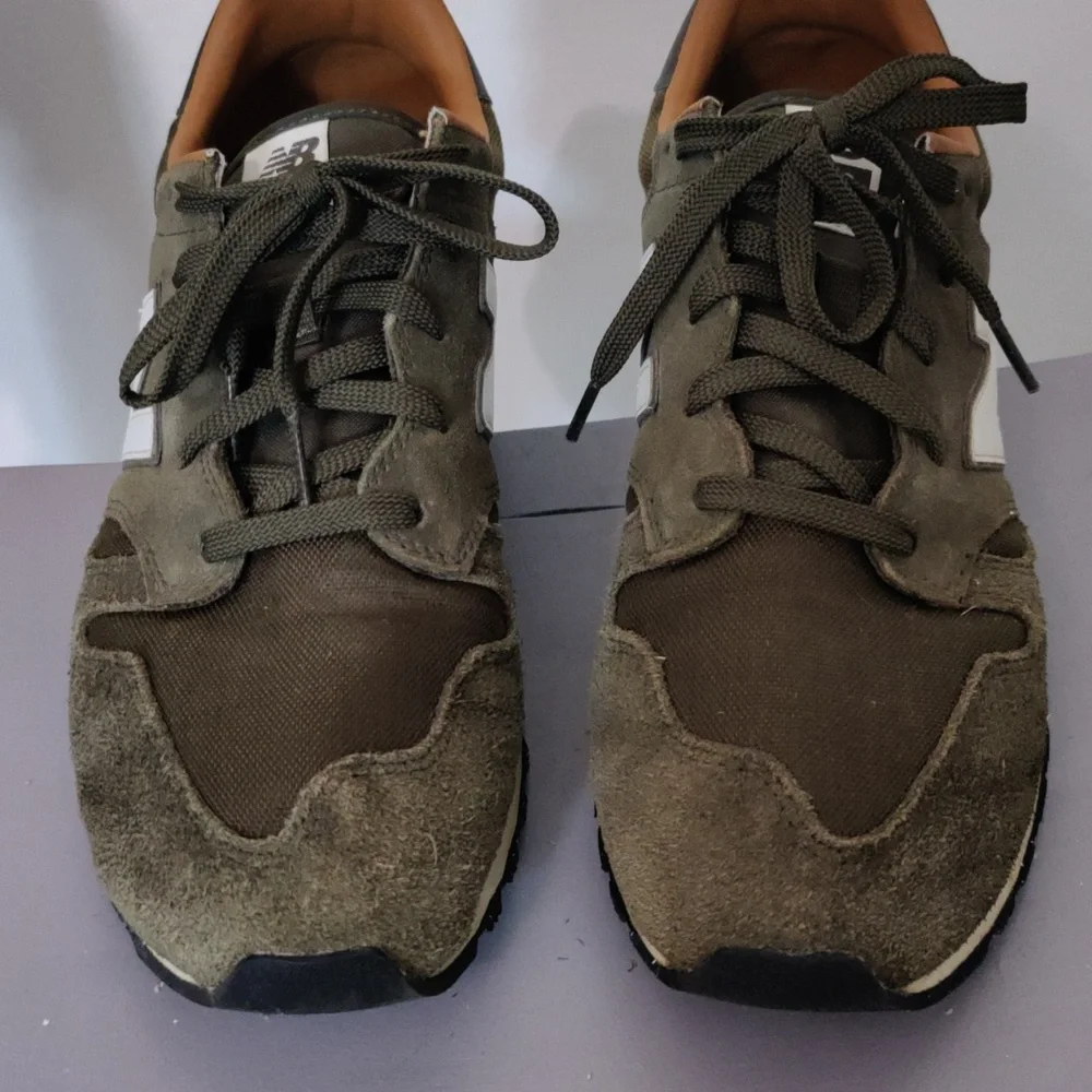New Balance 520 in the Military Dark Triumph/Brown Sugar colorway. - Picture 4 of 13